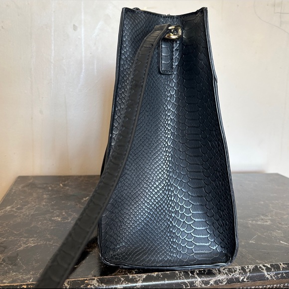 Spring Black Gold Accent Crocodile Satchel Bag - Picture 11 of 12